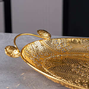 Bandeja de Servicio Decorativa de Metal Dorado de Lujo con Asas para Mesa de Comedor, Cafetería, Decoración del Hogar, Regalo, Hotel, Restaurante, Juego Premium - Product Image 4