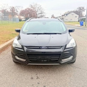 SUV Ford Escape 2014 d'occasion en excellent état, transmission automatique 6 vitesses, 240 CV, feux LED, prêt à la vente - Product Image 1