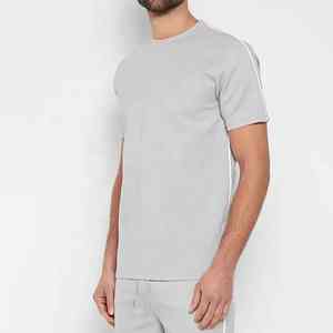 Conjunto de Camiseta y Pantalones Cortos Deportivos de Verano con Logotipo Personalizado, Conjunto de Pantalones Cortos Deportivos de Algodón Transpirable para Hombre - Product Image 4