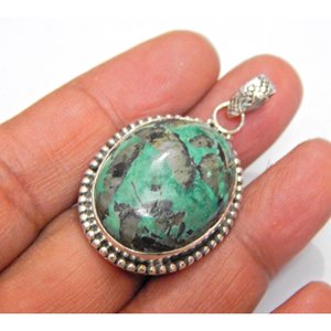 Bijoux faits à la main en argent sterling 925 pendentif cabochon turquoise naturelle filles et femmes cadeau avec de charmantes breloques - Product Image 1