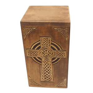 Urna de madera personalizada con Cruz Celta para cenizas humanas, caja conmemorativa de madera tallada, recuerdo, cremación, estilo vikingo medieval - Product Image 4