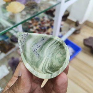 หินธรรมชาติทำด้วยมือคริสตัล Diya ที่สวยงามสำหรับการรักษา Puja reiki ฉลองเทศกาลคริสตัล Diya ลบพลังงานเชิงลบ - Product Image 3