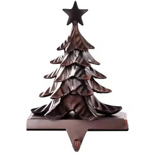 Soporte de medias de metal tradicional para Navidad Gancho de hierro clásico para colgar medias en chimenea o pared - Product Image 1