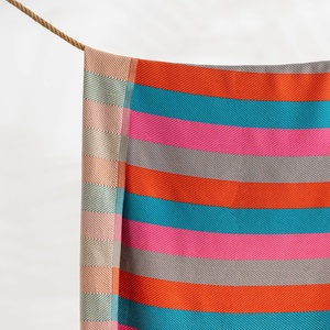 Toalla de Playa Turca con Rayas Rosa y Turquesa, 33x66 pulgadas - Product Image 2