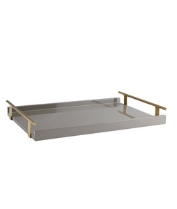 Bandeja de madera para servir alimentos en madera Premium con asas doradas, perfecta para comida rápida y vajilla elegantes - Product Image 4