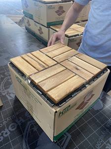 Carreaux de terrasse en bois d'acacia durables 300x300x24mm sans nœuds Design moderne avec finition à l'huile de qualité supérieure pour application extérieure - Product Image 3