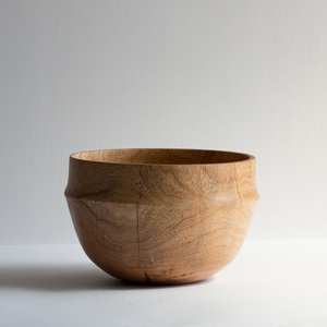 Bol en bois poli fait à la main Accent d'art contemporain unique écologique pour décor Boho moderne sculpté à la main - Product Image 3