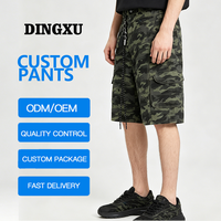 Shorts cargo décontractés pour homme à imprimé camouflage, avec passants de ceinture, bouton métallique, poches latérales, poche à rabat et poche arrière, longueur genou, coupe décontractée