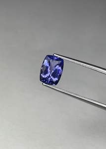 พลอยแทนซาไนต์ธรรมชาติคุณภาพดีที่สุด ทรงคุชชั่นเจียระไน สำหรับทำแหวน จี้ และต่างหู พร้อมจำหน่าย - Product Image 2