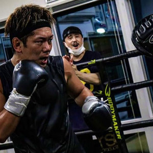 Guantes de Boxeo de Cuero Térmico Personalizados de Primera Calidad con Diseño de Dedos Completos, Transpirables y Ecológicos para Deportes al Aire Libre - Product Image 5