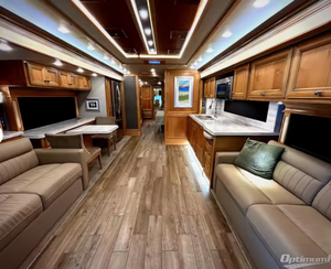 Camping-cars Fleetwood Bounder Class - Intérieurs spacieux, normes d'émission Euro 5, 4-6 passagers, tarifs pour une expérience abordable sur la route libre ! - Product Image 3