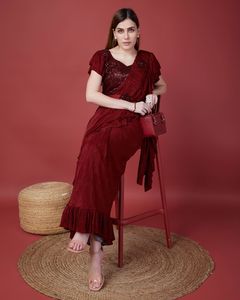 งานปักผ้าไหมซาตินของนักออกแบบล่าสุดพร้อมสวมผ้าสารีโดย Fab Zone - Product Image 1