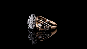 Anillo de diseño de banda ondulada con tallo dividido para compromiso, boda y fiestas | Anillo con Racimo Floral de Diamantes Marquise Cultivados en Laboratorio - Product Image 2