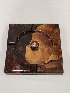 Nouvel arrivage de cendrier en résine époxy et bois de forme carrée au design moderne avec logo de couleur personnalisé portable pour l'intérieur et l'extérieur - Product Image 2