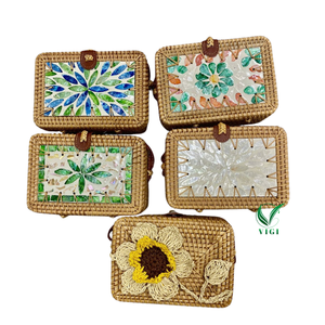 Bolsa de algas marinas tejida a mano con incrustaciones de nácar para trajes de verano - Product Image 1