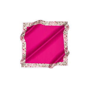 Pañuelo Cuadrado de Seda Fucsia Vintage con Diseño Floral y Puntos Personalizados - Product Image 1