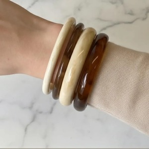 กำไลเรซิ่นสีตามสั่งขายดี ทันสมัยหรือกันน้ำ สำหรับเด็กผู้หญิงและผู้หญิง มีจำหน่ายในราคาส่งออก - Product Image 2