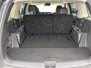 Noir 2024 pour Santa Fe Hybride Automatique SEL AWD d'occasion avec sièges en cuir, démarrage à distance, Bluetooth, sièges trois rangées, toit ouvrant - Product Image 4