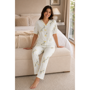 Ensemble de pyjama jaune douillet pour la maison, taille élastique, manches courtes, nœud, tissu tissé doux et respirant, imprimé thermique, taille XS pour l'hiver - Product Image 1