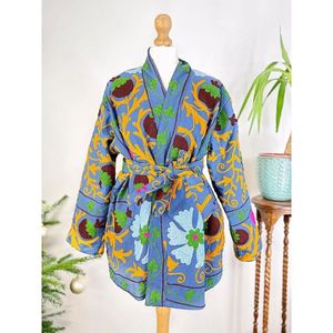 Blouson bomber matelassé en coton pour femmes avec broderies, décorations en plumes de mouton et perles, pour l'automne et le printemps, logo personnalisable - Product Image 2