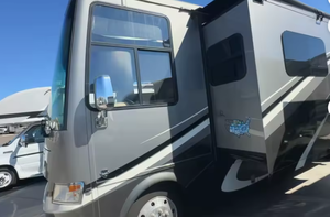 Camping-car moderne de grande taille, modèle 2019, Newmars Canyon Star 3719, classe A, avec chambre de couchage pour le camping et les voyages - Product Image 2