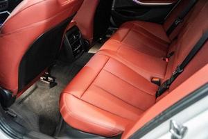 รถยนต์มือสอง ปี 2025 รุ่น 3 Series M340i xDrive 4 ประตู ซีดาน ขับเคลื่อนสี่ล้อ (เครื่องยนต์ 3.0 ลิตร 6 สูบ เทอร์โบ ไฮบริดแบบอ่อน 8 สปีด) เบาะหนัง พวงมาลัยขวา/ซ้าย - Product Image 4