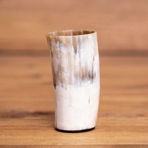 Copa Vikinga Hecha a Mano con Diseños de Animales y Religiosos, Cuerno Natural con Acabado Pulido - Product Image 2