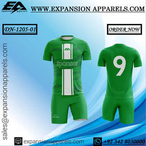 Uniforme de fútbol de poliéster de alta calidad Logotipo personalizado Impreso Camisa Tops Pantalones Bajo MOQ Sublimación Trajes de chándal para equipos de fútbol - Product Image 4