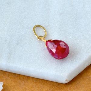 Colgante de Piedra Natalicia de Rubí en Forma de Lágrima, Gema Roja de Julio, Chapado en Oro Rosa, Joyería Delicada Hecha a Mano - Product Image 5