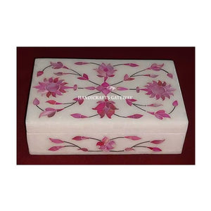 Magnifique boîte à bijoux rectangulaire en marbre blanc fait main avec incrustations de nacre rose, surface brillante, utilisée pour Thanksgiving - Product Image 1