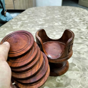 Ensembles de sous-verres en bois de noyer écologiques de haute qualité - Design carré moderne, tapis et coussinets haut de gamme pour la maison, l'hôtel et la restauration - Product Image 1