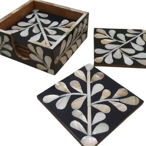 Juego de Cuatro Posavasos con Soporte, Diseño Clásico Floral, Hechos a Mano con Incrustaciones de Madreperla, Marca Artwork Maestro - Product Image 1