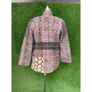 Veste Kantha en coton cousue à la main manteau Gudri d'hiver unisexe avec patchwork manteau court pour femmes - Product Image 6