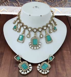 Ensemble de collier en pierre de Doublet Moissanite Tiyani Kundan Finition de qualité supérieure Ensemble de collier en laiton Parfait pour les fêtes, les occasions festives - Product Image 6