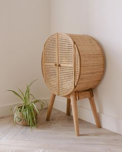 Mueble de Almacenamiento para Sala de Estar, Tejido a Mano con Mimbre, Color Natural, Tamaño Mediano, Forma Redonda - Product Image 1