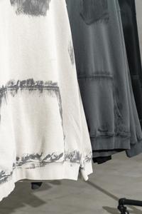 Personalizado 500 GSM de gran tamaño boxy fit francés Terry Sudadera con capucha sol se desvaneció Sudadera con capucha bordado desgastado lavado ácido sudaderas con capucha para hombre - Product Image 4