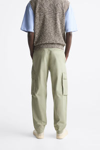 Pantalon cargo de haute qualité avec logo personnalisé et poches plaquées avec rabats aux jambes pour hommes - Product Image 2