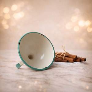 Embudo de Estilo Vintage con Asa para una Transferencia de Líquidos sin Derrames, Diseño Elegante, Ideal para Cocina, Hogar y Uso Decorativo - Product Image 2
