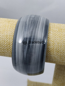 Tradebyd Bracelet en résine élégant pour le bureau Accessoire quotidien fait à la main par Tradebyd - Product Image 5