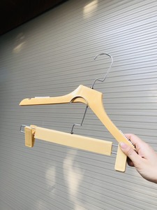 Percha de Madera Tallada de Alta Gama Personalizada, Resistente y Antideslizante para Armario o Baño, de un Solo Nivel - Product Image 5