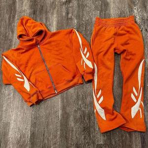 Conjunto Deportivo de Invierno Personalizado para Hombre, 100% Algodón, Pantalón Jogger Acampanado con Estampado Sólido y Sudadera con Capucha de Diseño Único - Product Image 5