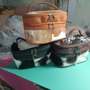 Bolso Bandolera de Cuero Vacuno Occidental Ecológico con Cremallera y Diseño Personalizado, Bolso de Mano Moderno para Uso Diario y Cosméticos - Product Image 1