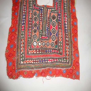 Blusa Vintage con Bordado Tribal Banjara, Apliques con Espejos, Manga Corta, Transpirable, Artland International - Product Image 3
