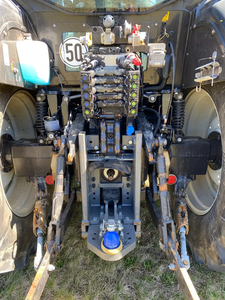 รถแทรกเตอร์ VALTRA N142 DIRECT คุณภาพสูง ขับเคลื่อน 4 ล้อ 75 แรงม้า สำหรับงานเกษตรกรรม รถแทรกเตอร์ล้อยางจากจีน ระบบขับเคลื่อน 4WD พร้อมชุดเกียร์และเครื่องยนต์ที่จำเป็น - Product Image 5