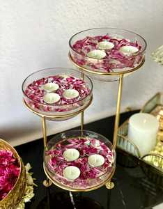 Soporte para Bebedero de Agua de 3 Niveles con Acabado Dorado |   Centro de Mesa con Velas Flotantes y Cuencos de Vidrio (Juego) Trío de Lujo Exhibición Flotante de Latón - Product Image 4