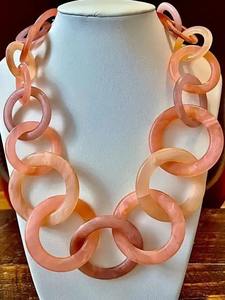 Collier artisanal en chaîne de perles en résine classique, dernière tendance, haute qualité, haute couture, femmes Inde - Product Image 3