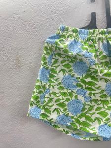 Pantalons courts d'été décontractés pour hommes Short imprimé feuilles vertes et fleurs Vêtements de plage légers et respirants Style vacances tropicales - Product Image 5