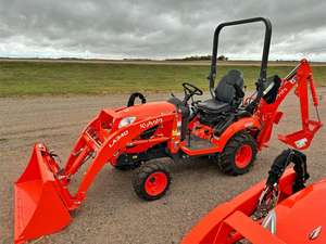 Bon marché utilisé pour le tracteur sous-compact BX25D 4WD Boîte de vitesses Machines agricoles et de jardinage avec chargeur frontal et pelleteuse prête à la vente - Product Image 2