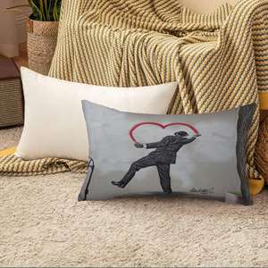 Coussin imprimé Love Graffiti : accent romantique pour la Saint-Valentin, 16"x16" - 40x40 cm - Product Image 5