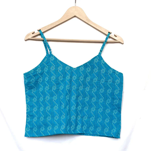 Top court en coton turquoise Kantha avec broderie à motif uni et tissu tricoté ajouré pour femmes - Product Image 1